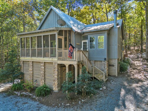 New! 2 bedroom/2 bath water access cabin at Lake Martin! Sleeps 8!