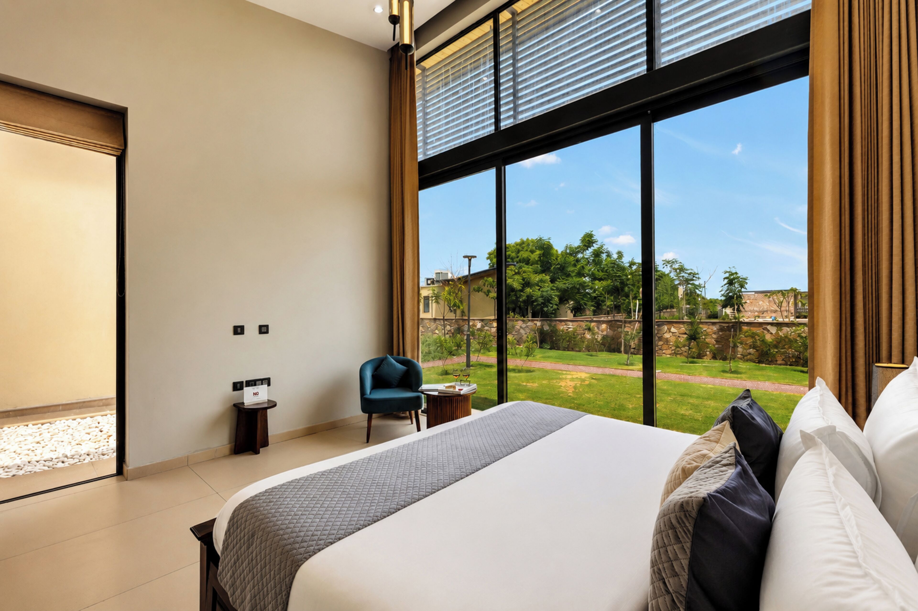 Deluxe Villa | Iron/ironing board, free WiFi