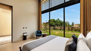 Deluxe Villa | Iron/ironing board, free WiFi