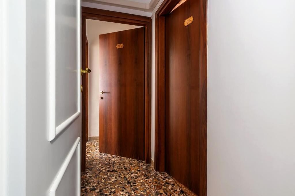 Classic Quadruple Room, City View | Interior