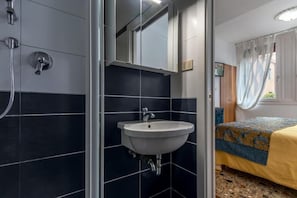Bathroom - Casa Boccassini (Venice)