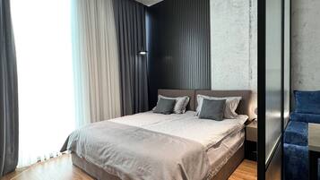 Luxury-Apartment, Stadtblick | Schallisolierte Zimmer, Bügeleisen/Bügelbrett, kostenloses WLAN