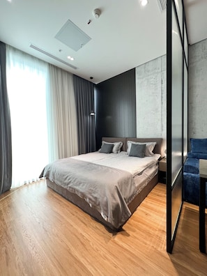 Luxury-Apartment, Stadtblick | Schallisolierte Zimmer, Bügeleisen/Bügelbrett, kostenloses WLAN