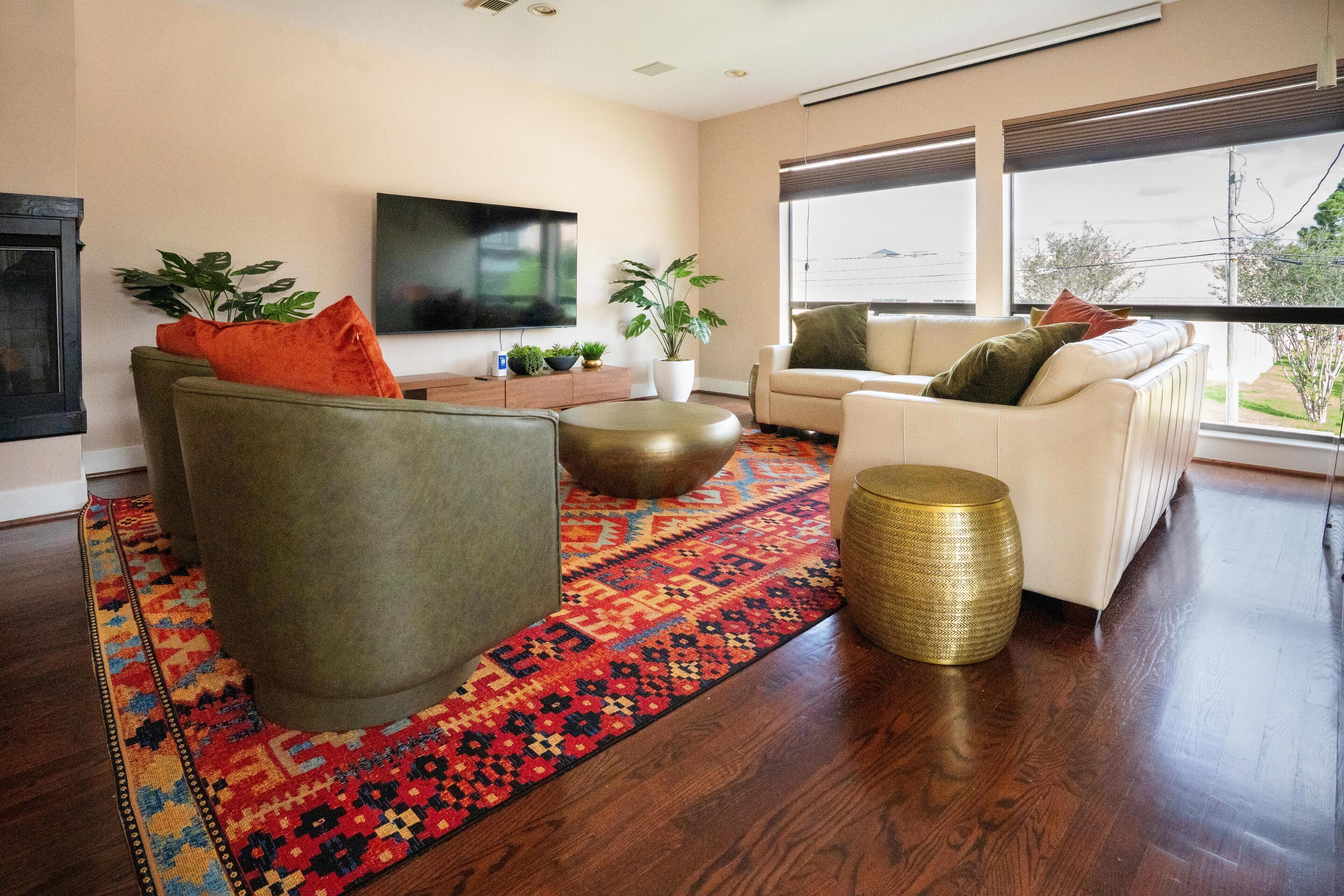 Smart TV, fireplace