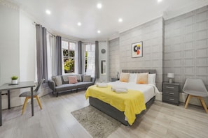 Double Room, Shared Bathroom | Iron/ironing board, free WiFi