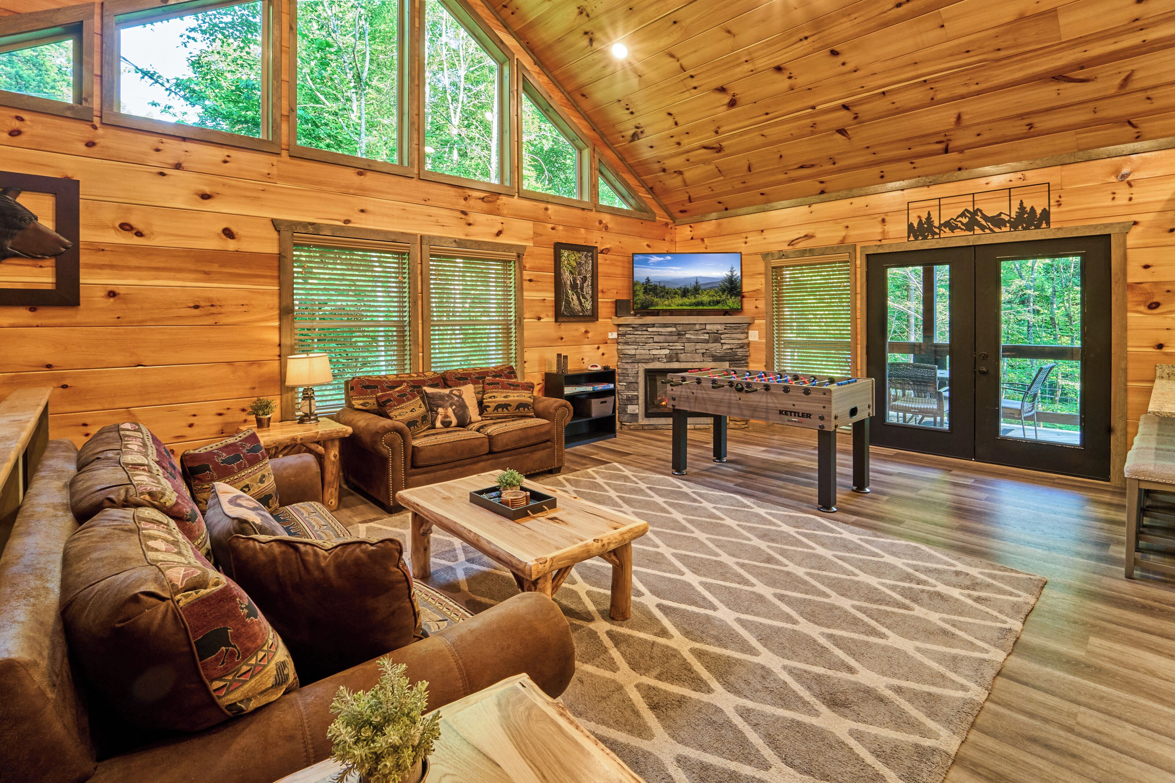 Smart TV, fireplace