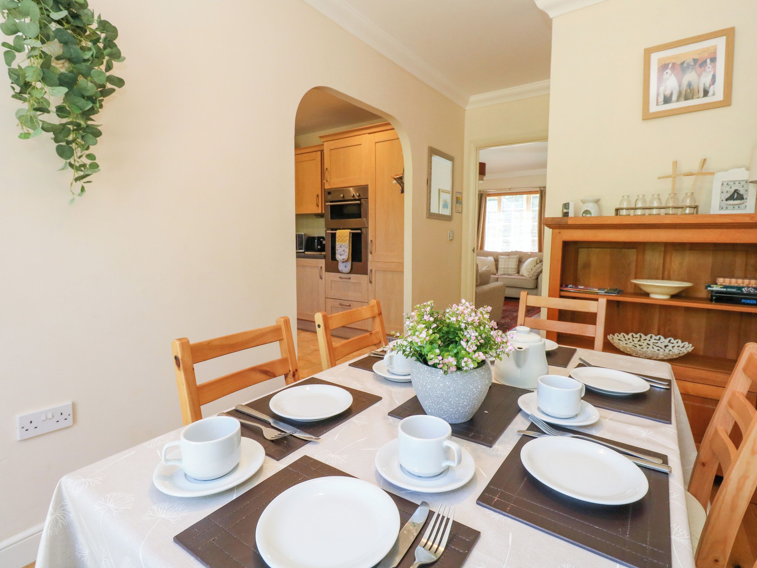 Cottage | Dining