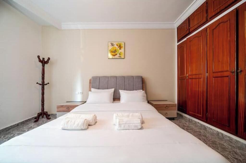2 chambres, fer et planche à repasser, Wi-Fi, draps fournis