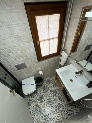 Standard Double Room | Bathroom - Lokal Ayvalık Guest Rooms (Balıkesir)