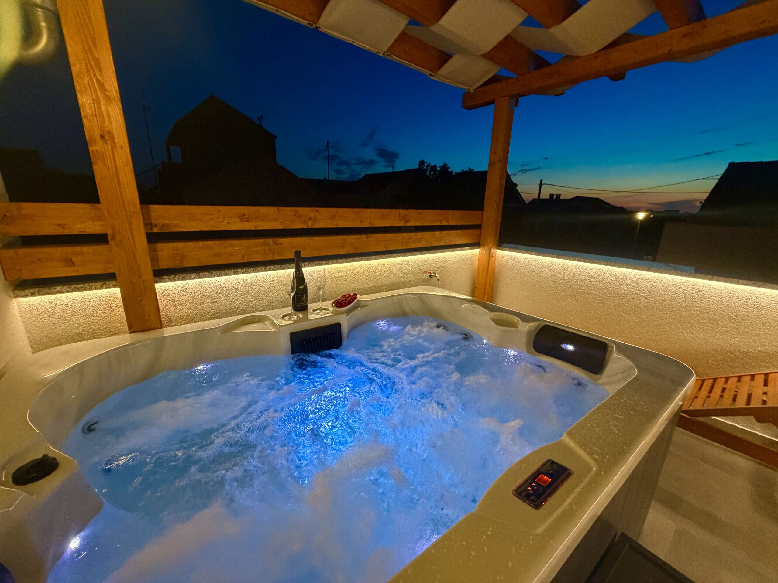 Outdoor spa tub