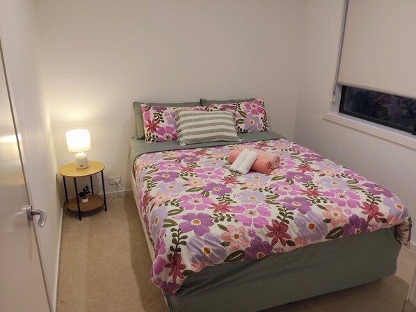 4 bedrooms, iron/ironing board, WiFi (free), bed sheets - Clean and Cosy Family Home in Charlemont | Near Surf Coast and Near Geelong (Charlemont)