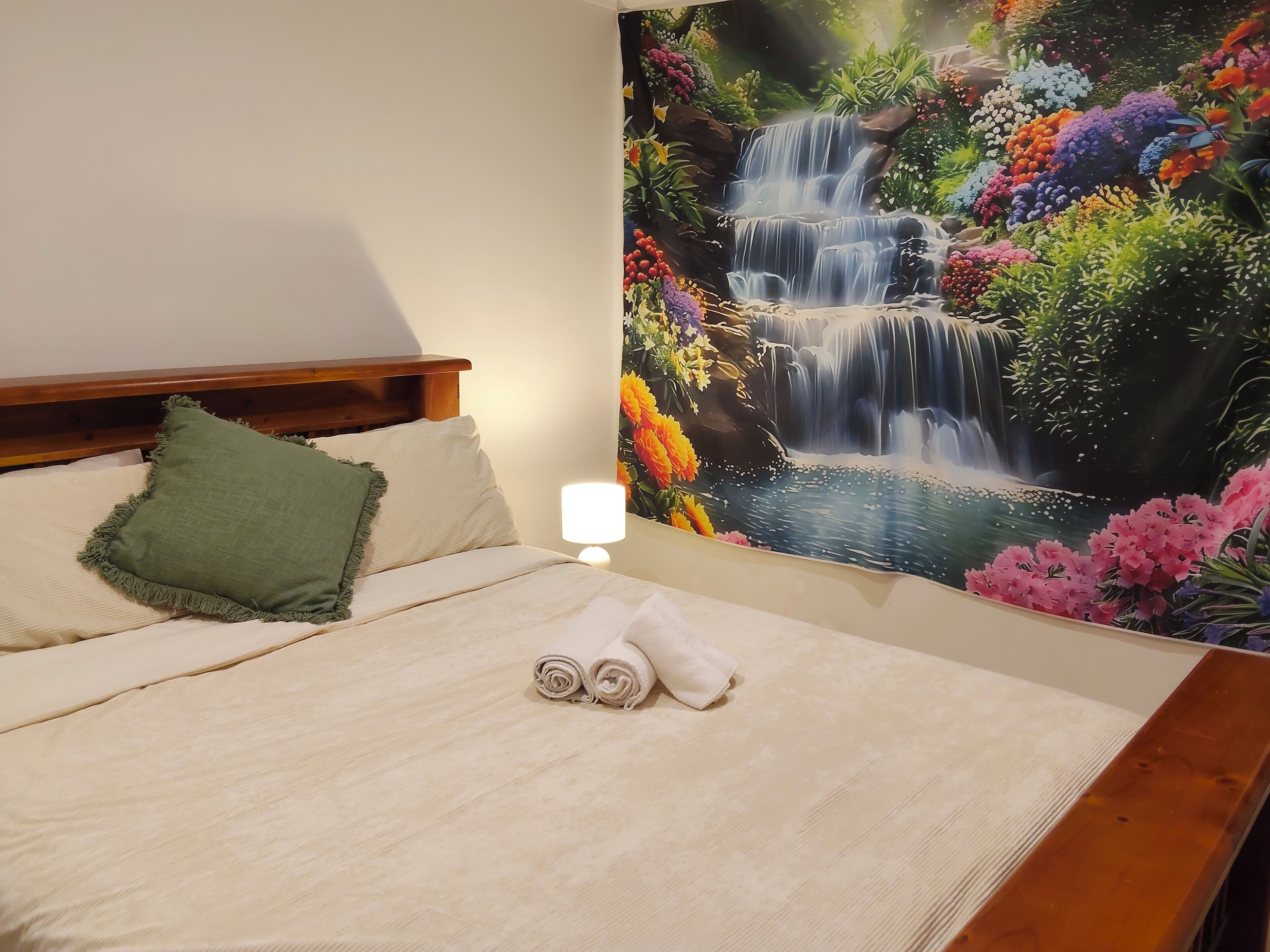 4 bedrooms, iron/ironing board, free WiFi, bed sheets