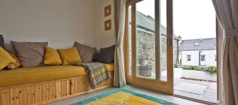 Rosgorm Cottage - Islay retreat near whisky, beach & sea