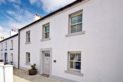Rosgorm Cottage - Islay retreat near whisky, beach & sea