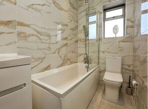 Separate tub and shower, deep soaking tub, towels - Property (Southampton)