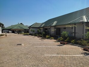 Exterior - GreenLand Hotel (Kasane)