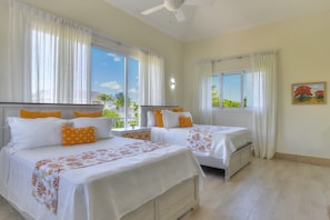 Iron/ironing board, free WiFi, bed sheets - Villa Golf & Sun Retreat (Adeje)