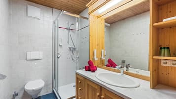 Dusche, Handtücher, Shampoo
