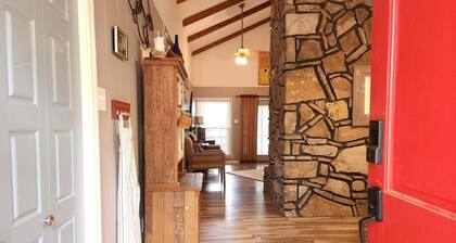 Pet-Friendly Lakefront Getaway with Swim Cove