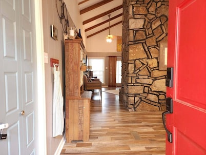 Pet-Friendly Lakefront Getaway with Swim Cove