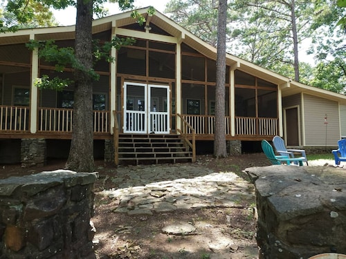 Pet-Friendly Lakefront Getaway with Swim Cove