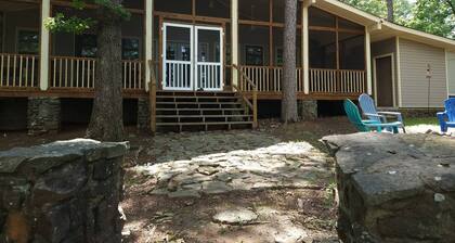 Pet-Friendly Lakefront Getaway with Swim Cove