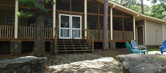 Pet-Friendly Lakefront Getaway with Swim Cove