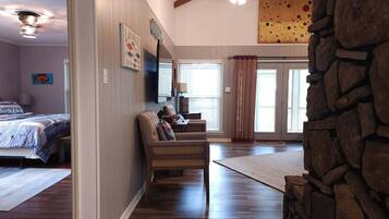2 bedrooms, travel crib, WiFi, bed sheets