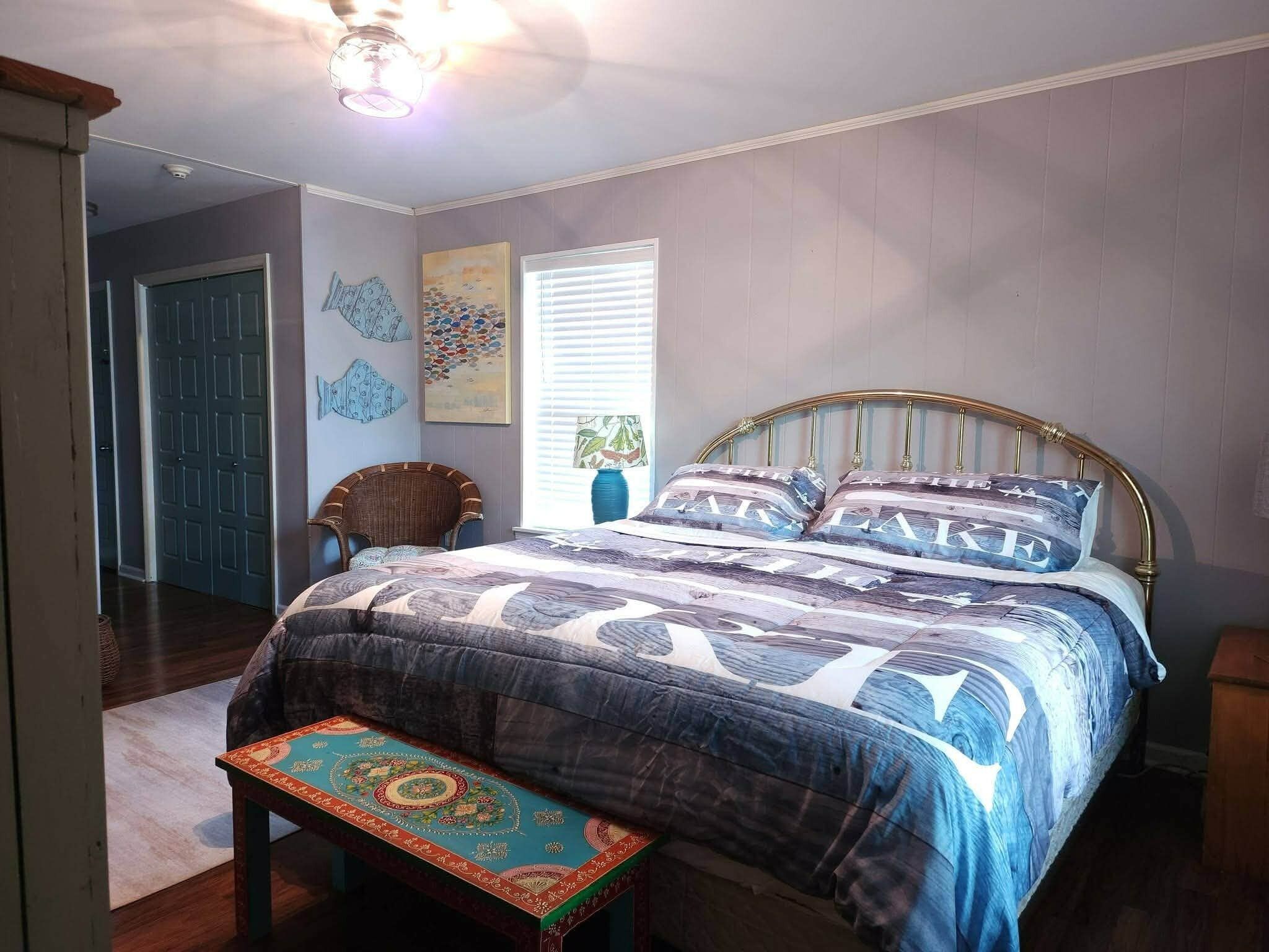 2 bedrooms, travel cot, WiFi, bed sheets
