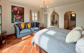3 bedrooms, travel cot, free WiFi - Amazing home in Benahavis with private swimming pool, can be inside or outside (Benahavis)