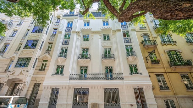 A multi-story building with ornate architectural details, including columns and decorative window frames. - Guestready - Republic Apartments (Lisbon)