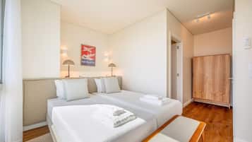 Appartement (Two-Bedroom Apartment with Terrace) | Individueel gedecoreerd, individueel gemeubileerd, een laptopwerkplek