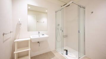 Apartment (Two-Bedroom Apartment with Terrace) | Bathroom