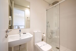 Apartment (Two-Bedroom Apartment with City View) | Bathroom - Guestready - Republic Apartments (Lisbon)