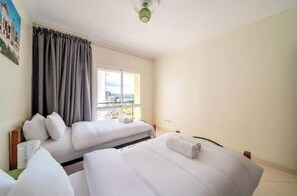 2 bedrooms, iron/ironing board, WiFi, bed sheets - Beachfront Comfort in the Heart of the City (Tanger)