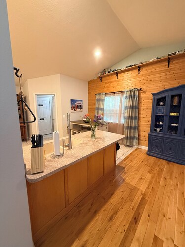 Hillside Hideaway is a spacious five-bedroom retreat nestled in a quiet neighborhood in St. Robert, Missouri, just minutes from Fort Leonard Wood