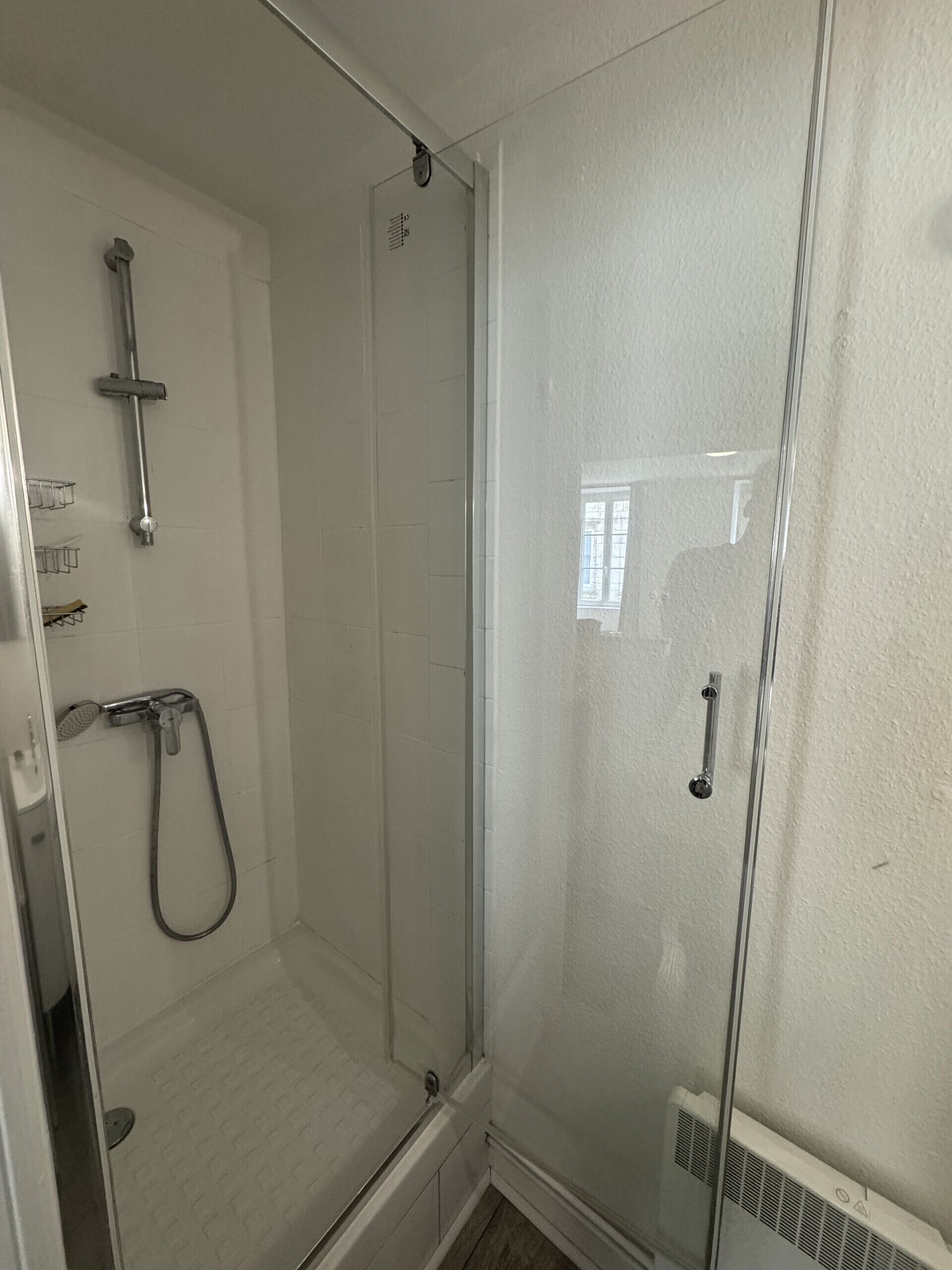 Douche, serviettes fournies