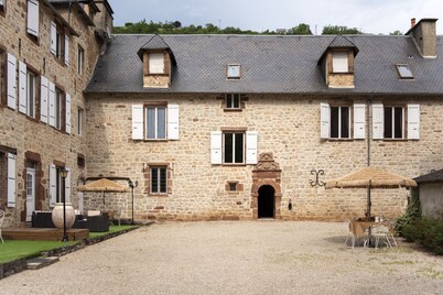 LA DEMEURE DU COMTE
