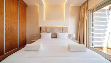 4 bedrooms, iron/ironing board, WiFi, bed sheets