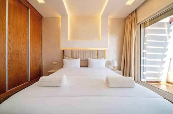 4 habitaciones, tabla de planchar con plancha, wifi y ropa de cama 