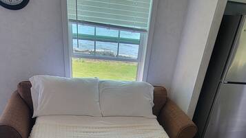 2 bedrooms, WiFi (free), bed sheets