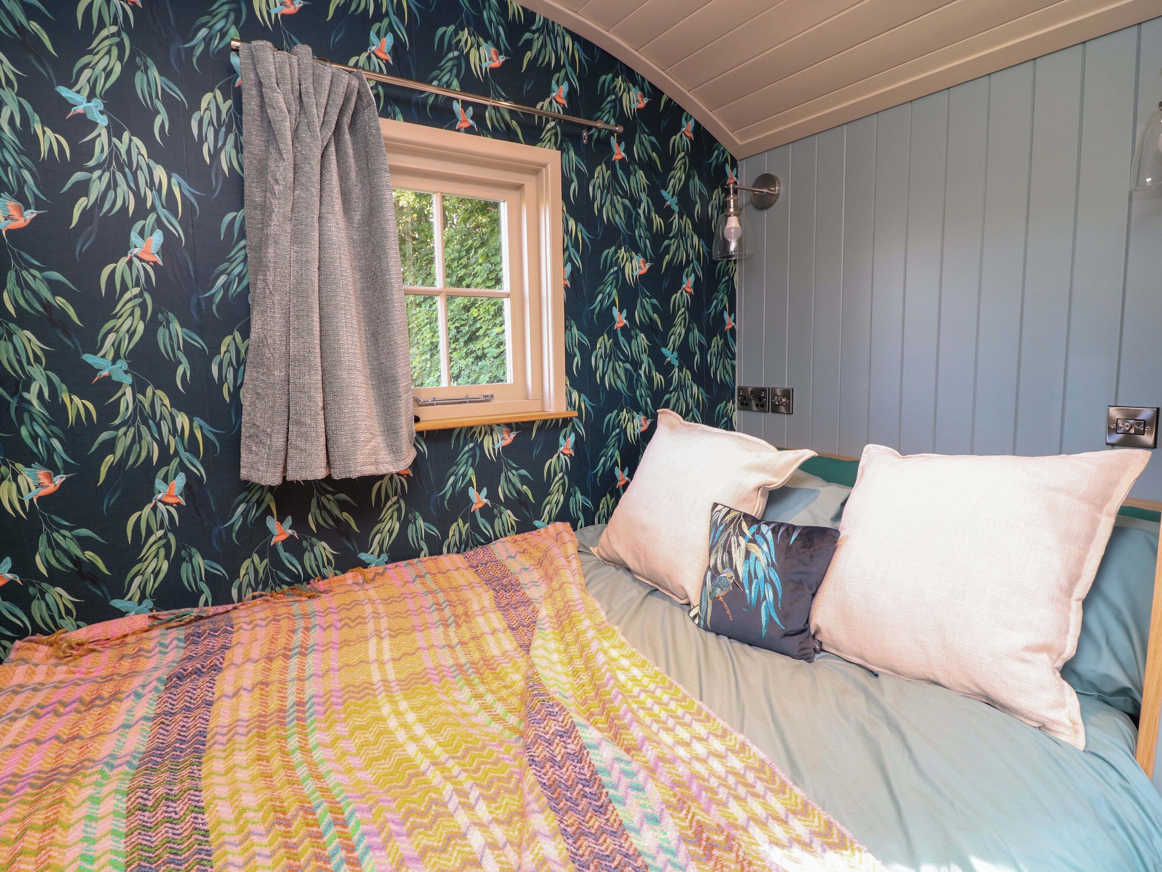 1 bedroom, individually decorated, individually furnished