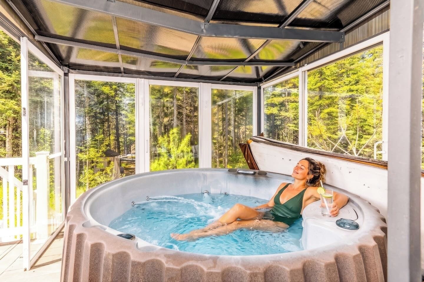 Indoor spa tub