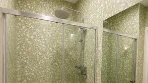 تجهيزات دش، مجففات شعر ، مناشف، ورق حمّام
