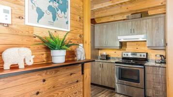Coffee/tea maker, fridge, microwave, oven