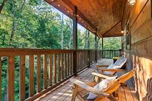 Property grounds - New! 3BR w/Hot Tub*Game Room*Fireplace*Privacy! (Pigeon Forge)