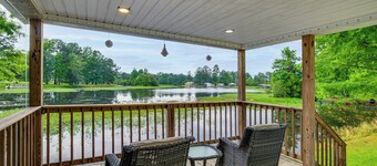 Waterfront Couples Retreat w/ Views in Andalusia!