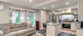 Waterfront Couples Retreat w/ Views in Andalusia!