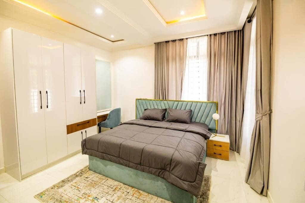 In-room safe, desk, laptop workspace, soundproofing
