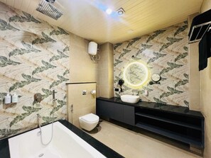 Suite | Bathroom | Shower, free toiletries, towels, soap - Hotel Siya - A Unit of Hotel Anushree (Maihar)